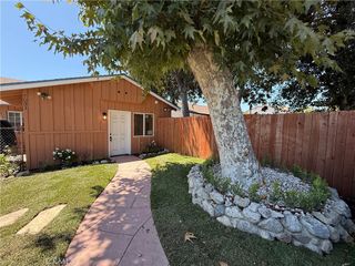 7031 Bellaire Ave, North Hollywood, CA 91605