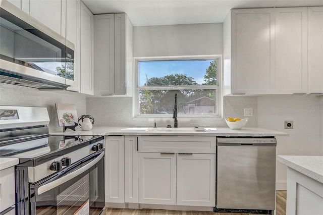 3016 STONECASTLE ROAD, Orlando, FL 32822