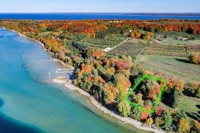 783 S Stony Point Road, Suttons Bay, MI 49682