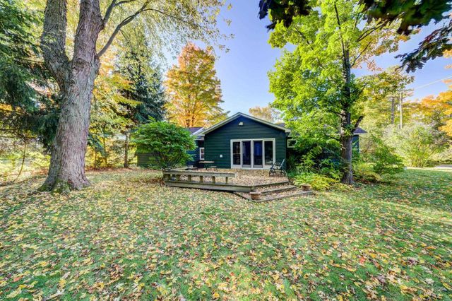 783 S Stony Point Road, Suttons Bay, MI 49682