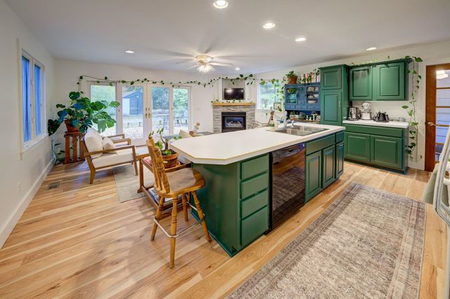 783 S Stony Point Road, Suttons Bay, MI 49682