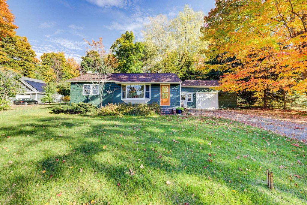 783 S Stony Point Road, Suttons Bay, MI 49682