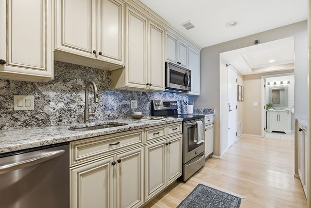 1 Seal Harbor 210, Winthrop, MA 02152