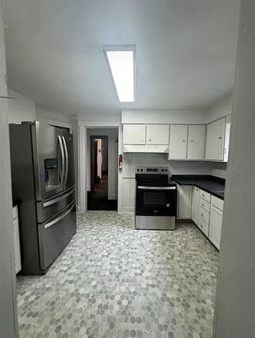 411 Mitchell Place, Kalamazoo, MI 49007