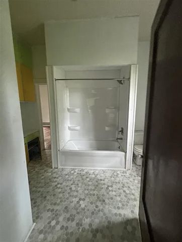 411 Mitchell Place, Kalamazoo, MI 49007
