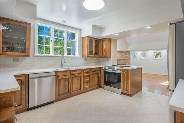 212 Grandon Road, Oakwood, OH 45419