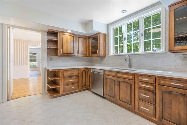 212 Grandon Road, Oakwood, OH 45419