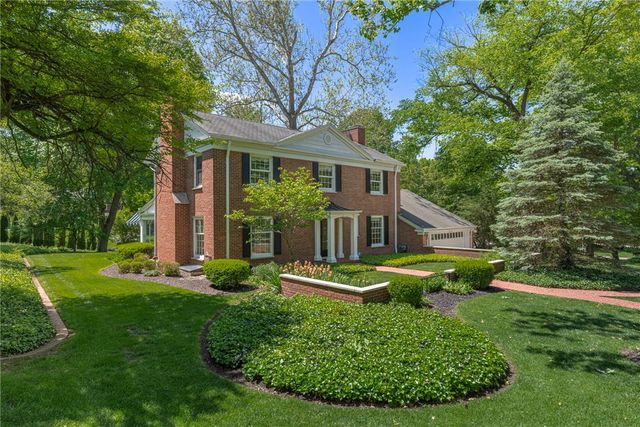212 Grandon Road, Oakwood, OH 45419