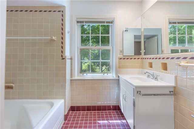 212 Grandon Road, Oakwood, OH 45419