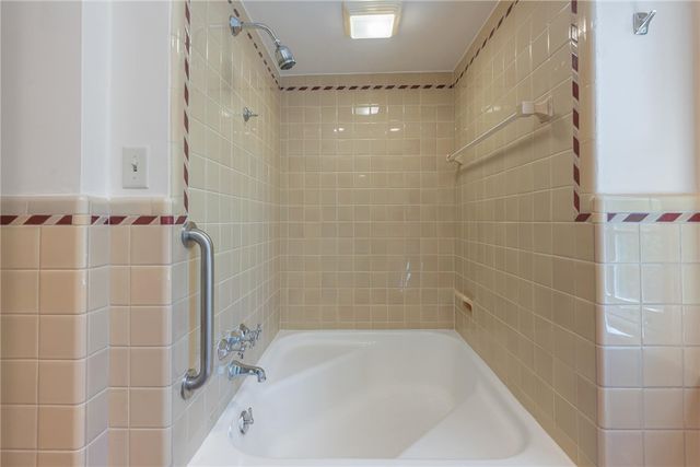 212 Grandon Road, Oakwood, OH 45419