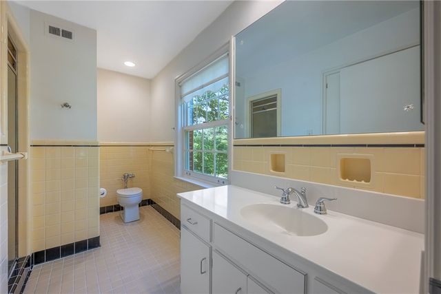 212 Grandon Road, Oakwood, OH 45419