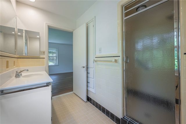 212 Grandon Road, Oakwood, OH 45419
