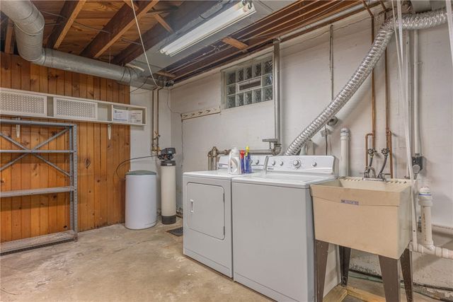 212 Grandon Road, Oakwood, OH 45419