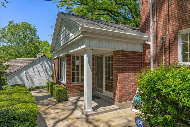 212 Grandon Road, Oakwood, OH 45419