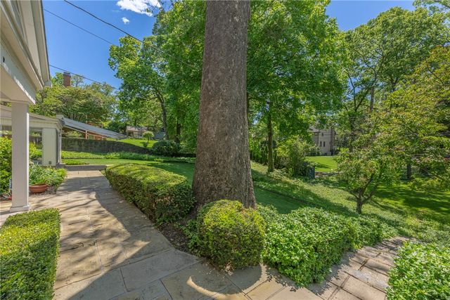 212 Grandon Road, Oakwood, OH 45419