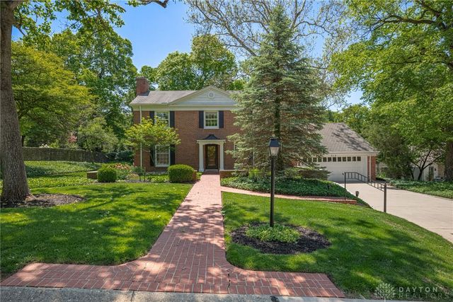212 Grandon Road, Oakwood, OH 45419