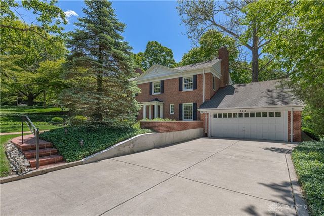 212 Grandon Road, Oakwood, OH 45419