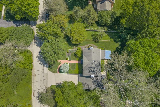 212 Grandon Road, Oakwood, OH 45419