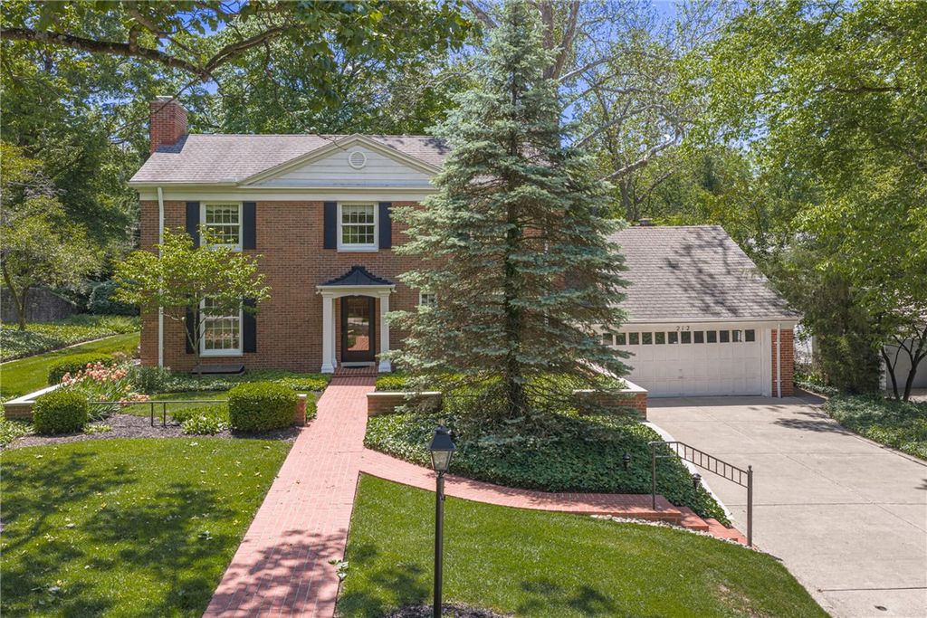 212 Grandon Road, Oakwood, OH 45419