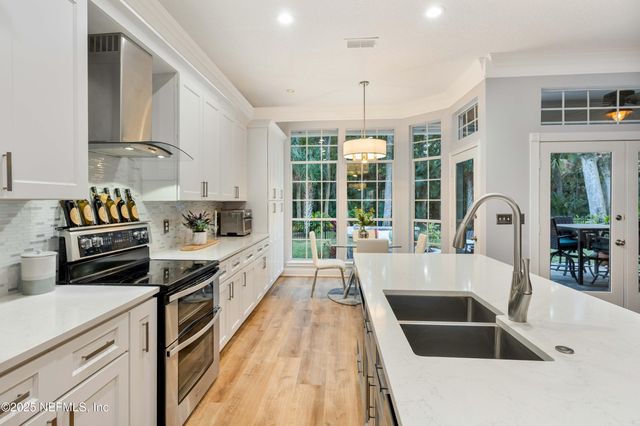 125 DEER LAKE Drive, Ponte Vedra Beach, FL 32082