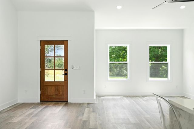 607 Collier Bend Rd, Charlotte, TN 37036