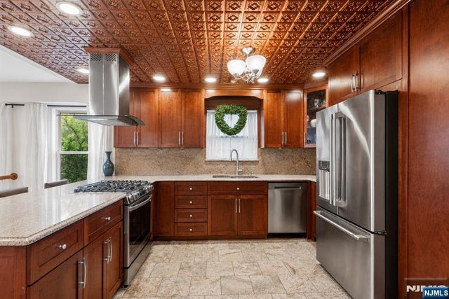 9121 Newkirk Avenue, North Bergen, NJ 07047