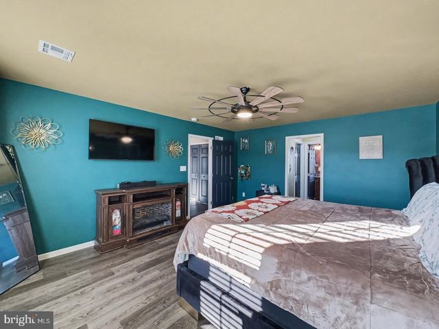 10 CORIANDER LN, Manchester, PA 17345