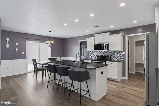 10 CORIANDER LN, Manchester, PA 17345