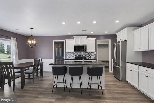10 CORIANDER LN, Manchester, PA 17345