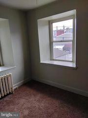 19 ROBERTS ALY, Norristown, PA 19401