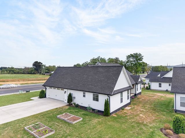 1415 E 10th St, Cookeville, TN 38501