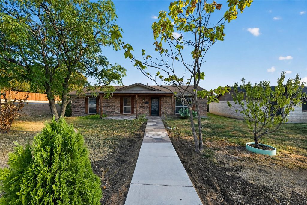 5867 Beau Purple Drive, Dallas, TX 75211 — photo 2