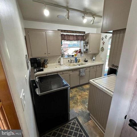 661 GUILFORD AVE, Chambersburg, PA 17201