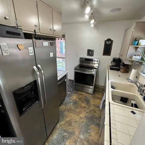 661 GUILFORD AVE, Chambersburg, PA 17201