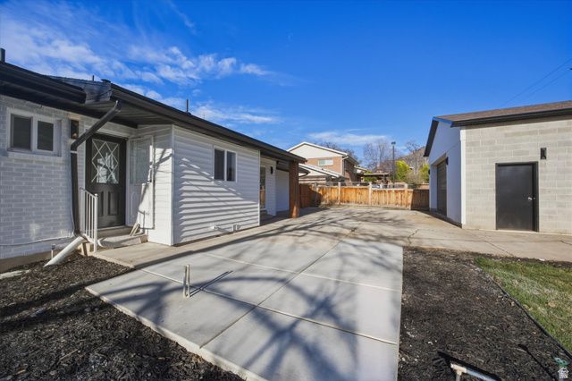 2800 E MAURICE DR, Holladay, UT 84124