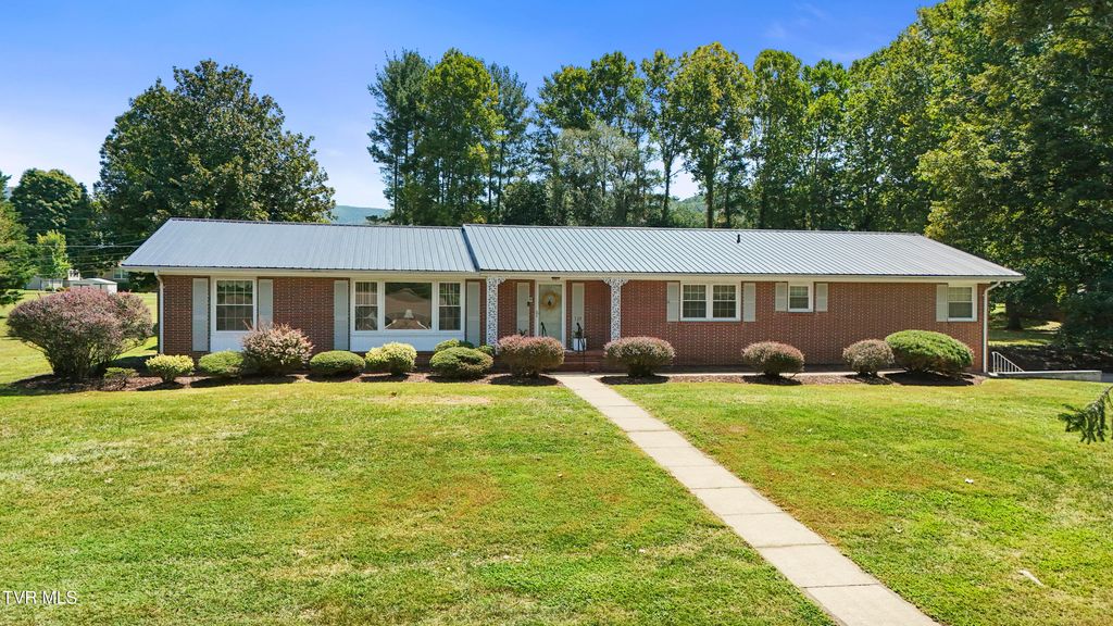 320 Simmons Avenue, Erwin, TN 37650