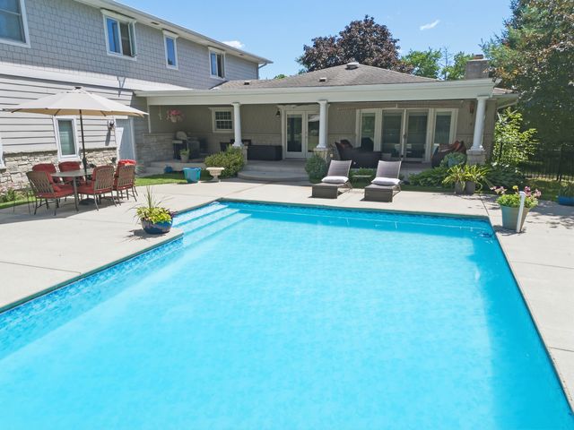 6730 S Madison Street, Willowbrook, IL 60527