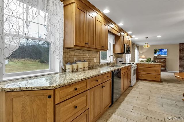 3212 Hickox Road, Hamburg, NY 14075