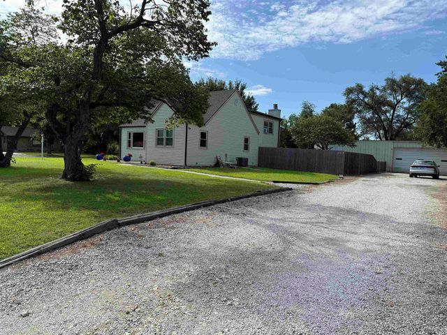 1801 W 53rd St N, Wichita, KS 67204