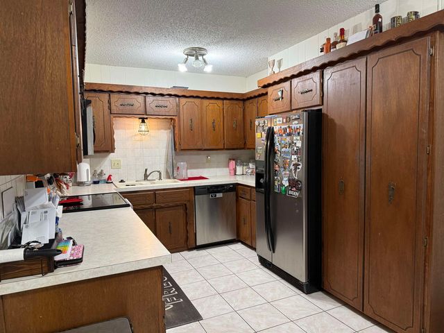 1801 W 53rd St N, Wichita, KS 67204