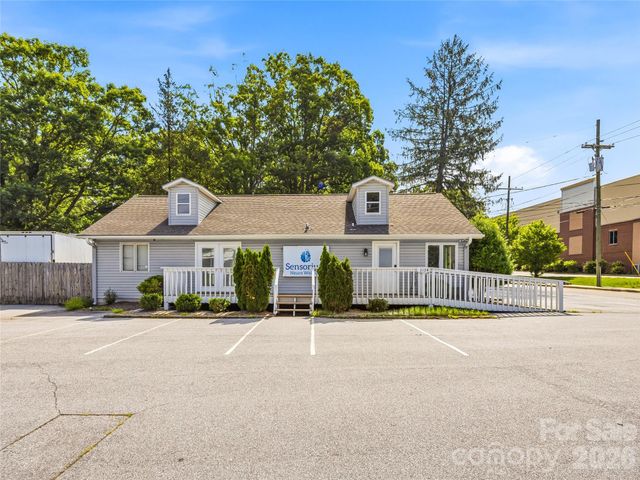 2124 Hendersonville Road, Arden, NC 28704