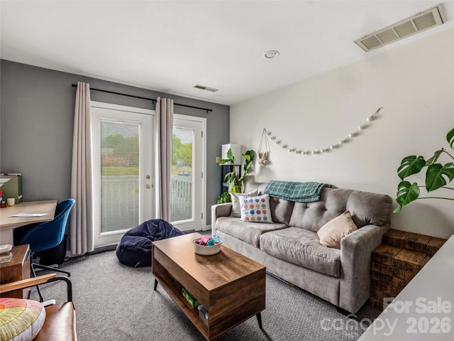 2124 Hendersonville Road, Arden, NC 28704