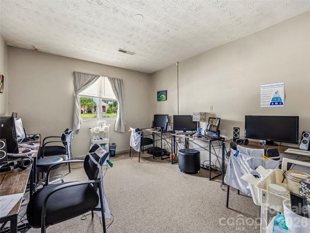 2124 Hendersonville Road, Arden, NC 28704