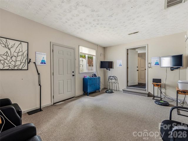 2124 Hendersonville Road, Arden, NC 28704