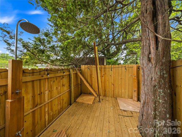 2124 Hendersonville Road, Arden, NC 28704