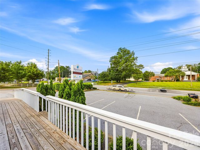 2124 Hendersonville Road, Arden, NC 28704