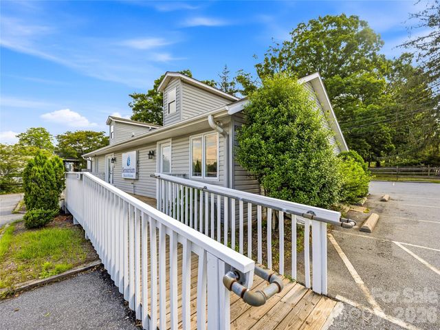 2124 Hendersonville Road, Arden, NC 28704