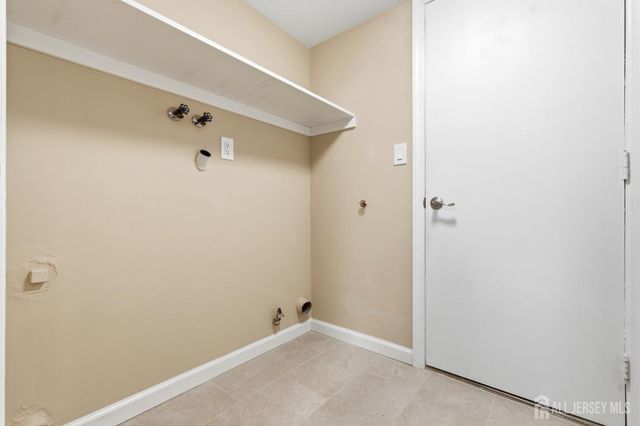 438 Westgate Drive, Edison, NJ 08820