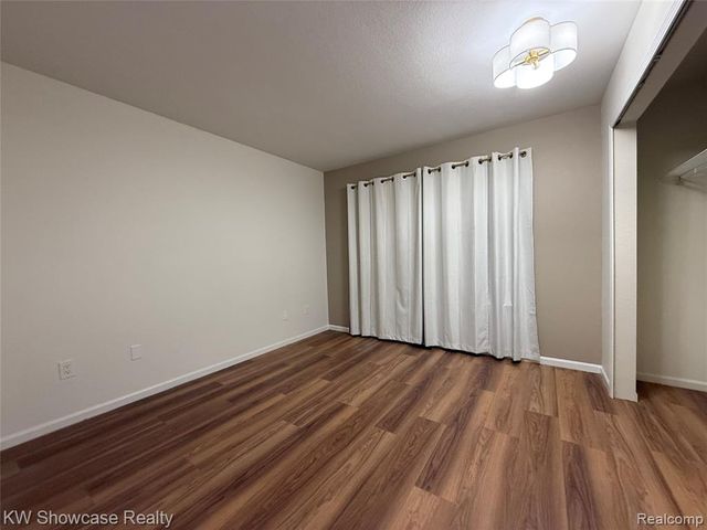 12372 Saint Andrews Way, Fenton, MI 48430