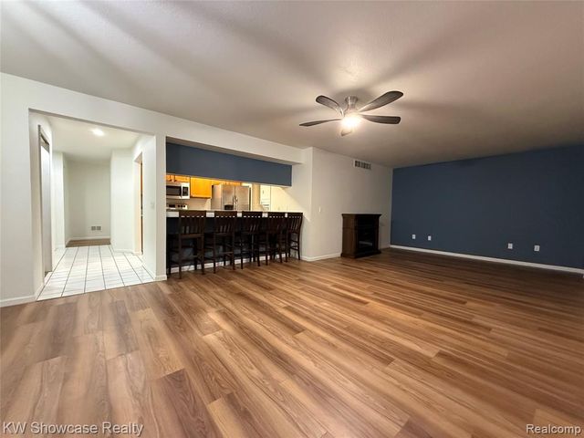 12372 Saint Andrews Way, Fenton, MI 48430